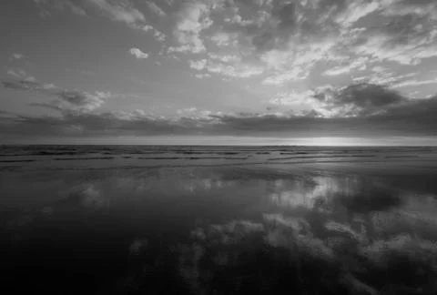 Black and white beach sunset Fotos Stock