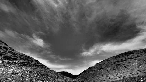 Black And White Dramatic Storm Clouds Above Rugged Hills On Kea Island Greece Stock-Fotos