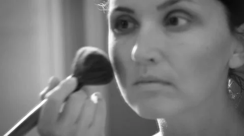 Black and white footage: young woman applies makeup Video stock 59677174