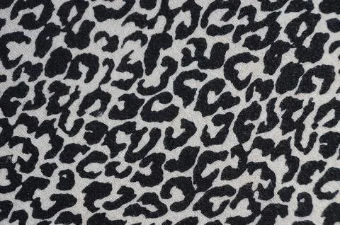 Black and white leopard pattern fabric texture close up Foto stock