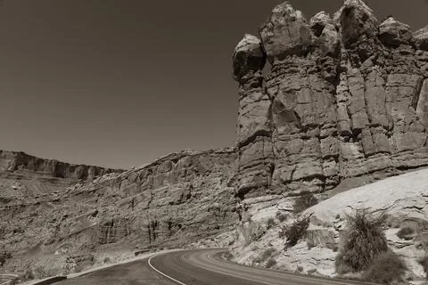 Black and white panoramic view of a winding road Foto stock