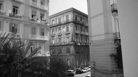 Black and white timelapse of historic european urban buildings Vídeos de archivo 344657102