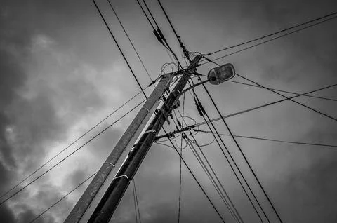 Black and white view of the intersection of numerous electrical and telephone Stock-Fotos