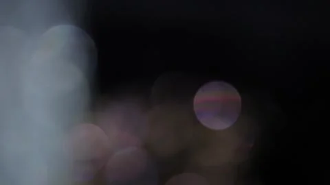 Black background and glow of blurred and bright light in the blackness Vidéo 318597664