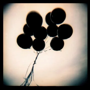 Black balloons floating Foto stock