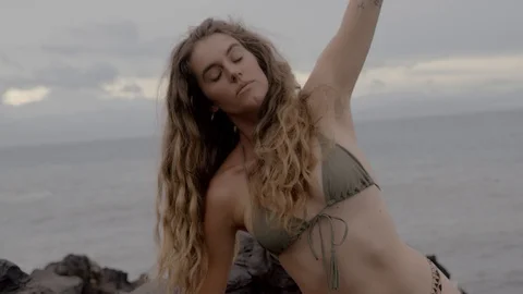 Black beach lounging and  yoga 스톡 동영상 101393553