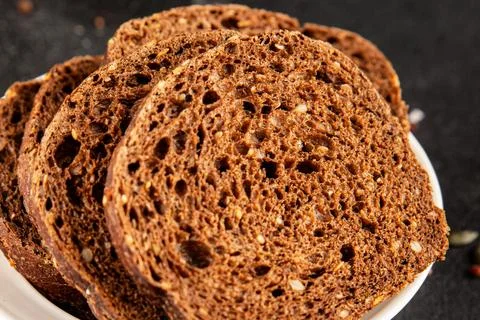 Black bread whole-grain rye flour slices of dark bread healthy eating delic.. 스톡 사진