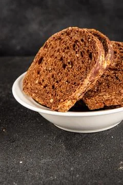 Black bread whole-grain rye flour slices of dark bread healthy eating delic.. 스톡 사진