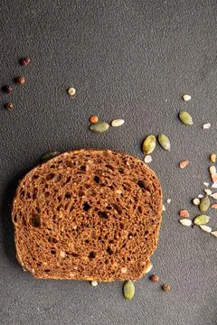Black bread whole-grain rye flour slices of dark bread healthy eating delic.. 스톡 사진