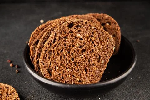 Black bread whole-grain rye flour slices of dark bread healthy eating delic.. 스톡 사진