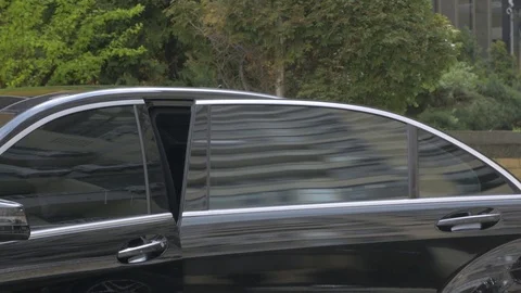Black Car Drives Off Video stock 125638976