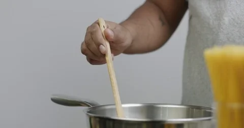 Black chef boiling spaghetti, close up Video stock 81615401