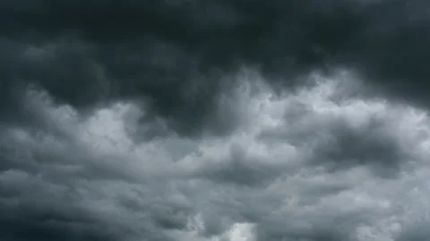 Black cloud storm in evening time / Rain coming on the sky Vidéo 140894958