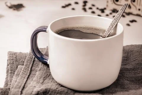 Black coffee in a Cup on the table Foto stock