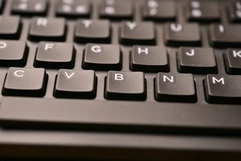 Black Computer Keyboard Macro Shot Highlighting B Key with Soft Blurred Bac.. Foto stock