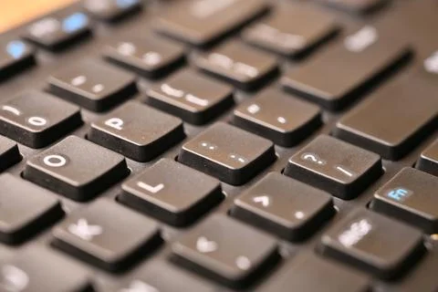 Black Computer Keyboard Macro Shot Highlighting Semicolon and Colon Key wit.. Foto stock
