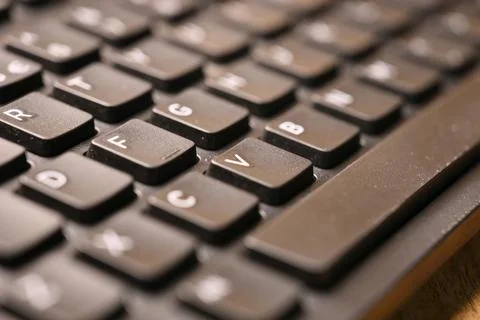 Black Computer Keyboard Macro Shot Highlighting V Key with Soft Blurred Bac.. 스톡 사진