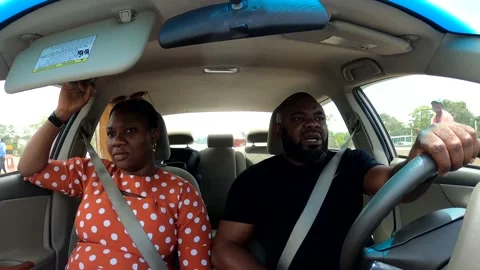 Black couple driving Vídeos de archivo 236432390
