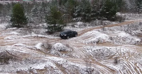A black crossover rides a sand pit. Black SUV off-road. Vídeos de archivo 144875756