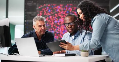 Black Engineer Using Laptop In Professional Cyber Security Team Office Stockfoto's