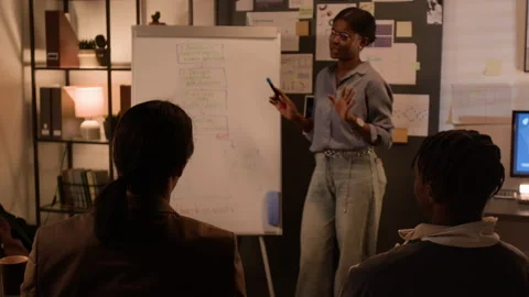 Black Female Developer Presenting Programming Workflow to Team 動画素材 336716478