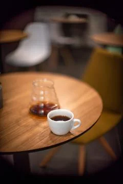 Black filter coffee on the table in cafe service kettle hario pour over cup s Foto stock