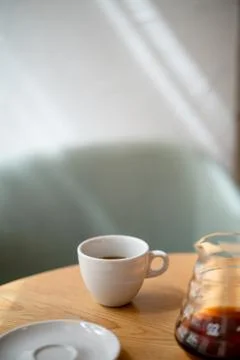 Black filter coffee on the table in cafe service kettle hario pour over cup Foto stock