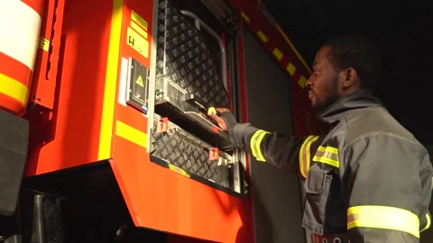 Black fire fighter preparing for emergency call at the station Vídeo Stock 153068305