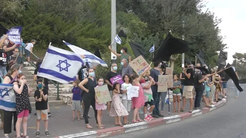 Black Flags protest against suspected crimes of Prime Minister Netanyahu Видео 140648657
