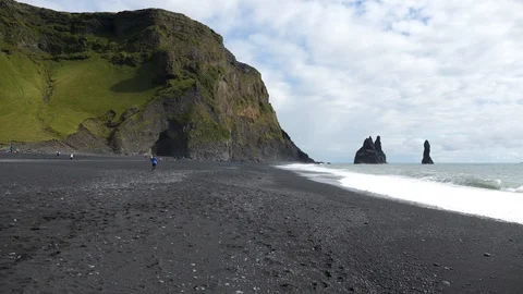 Black Forbidden Beach 動画素材 111204780