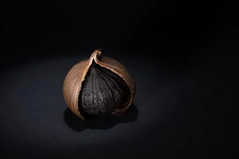 Black Garlic in studio 스톡 사진