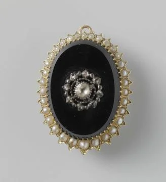 . A black git brooch. The oval brooch is surrounded by a golden border wit... 写真素材