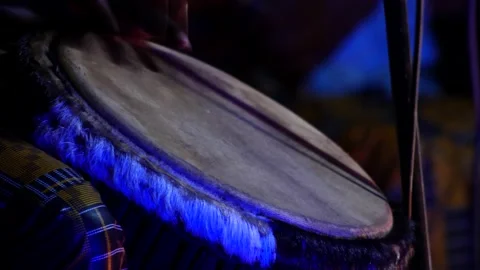 Black hands playing djembe from side Video stock 208940522
