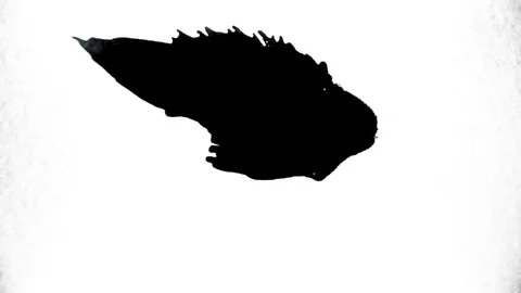 Black ink drops splatters spilling on white background Vidéo 125476431