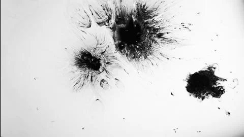 Black ink splatter dark fluid stains flowing white Vidéo 134682191
