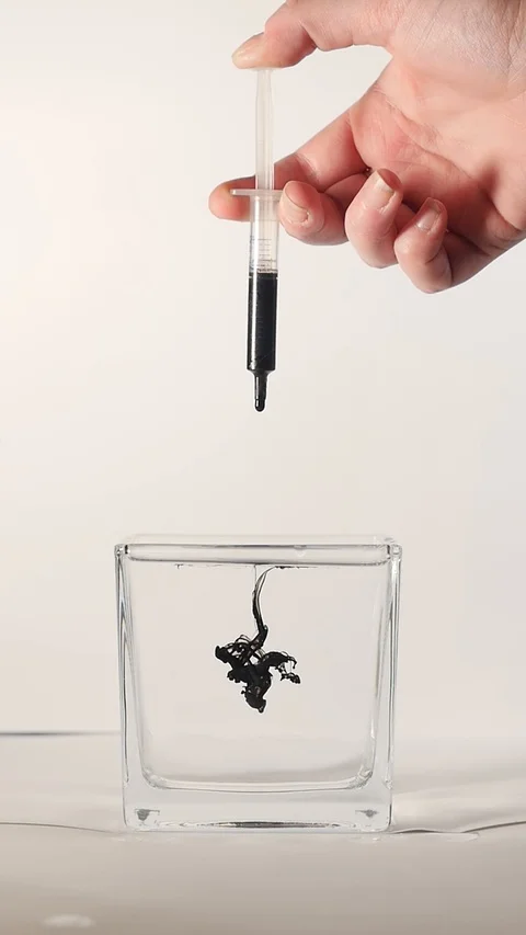 Black Ink in Water 動画素材 123464820