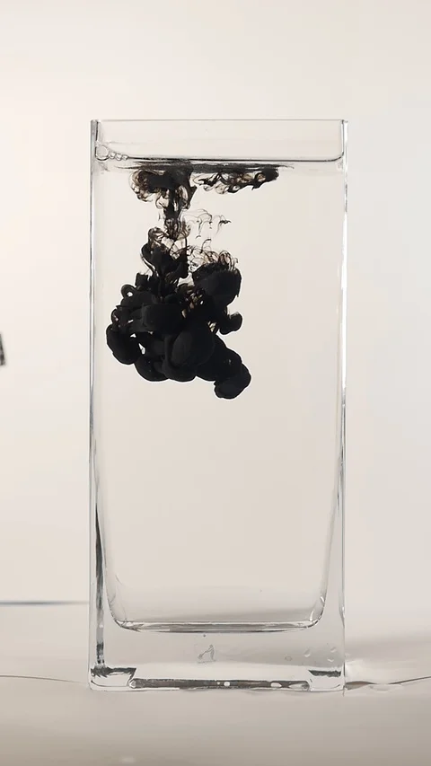 Black Ink in Water 動画素材 123476783