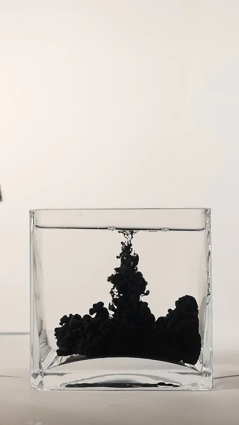Black Ink in Water 動画素材 123476833