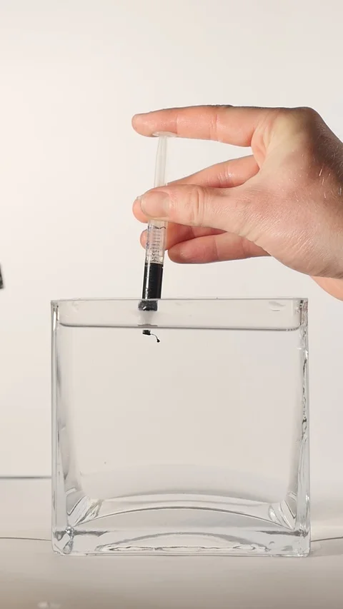 Black Ink in Water 動画素材 123476834