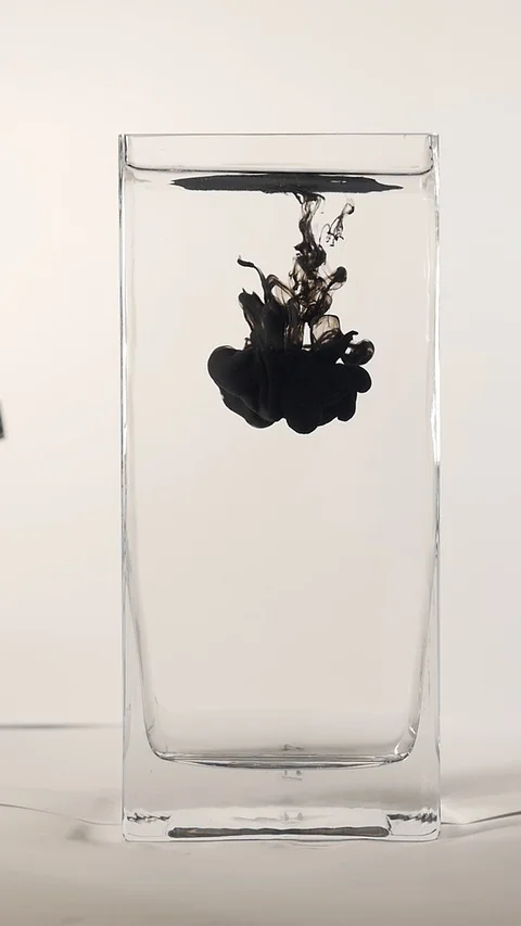 Black Ink in Water 動画素材 123478221