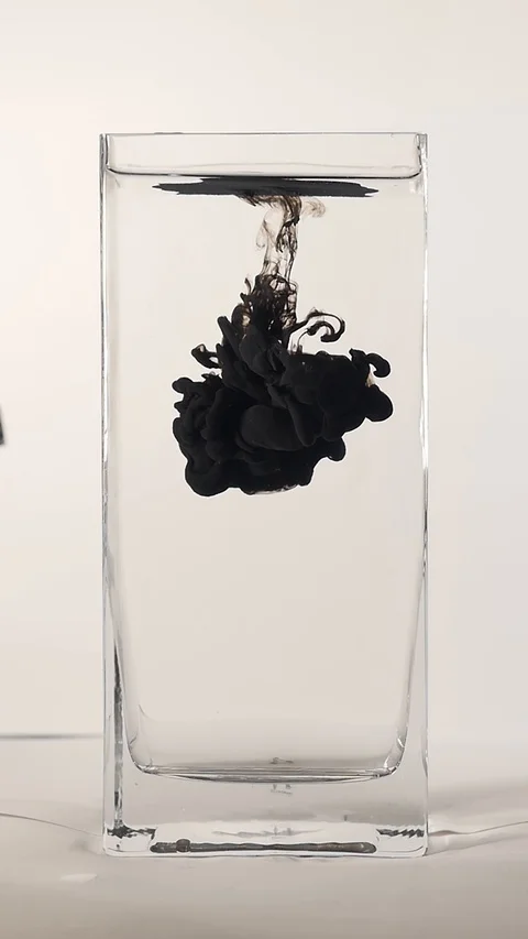 Black Ink in Water 動画素材 123478222