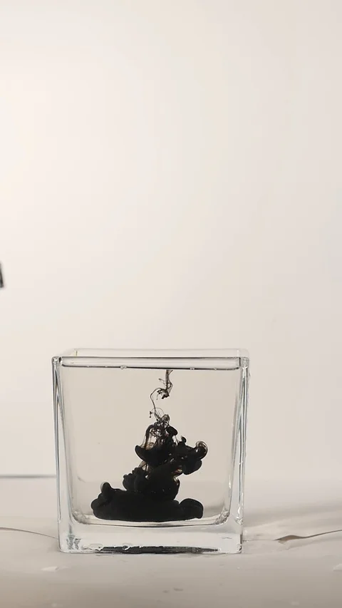Black Ink in Water 動画素材 123478352