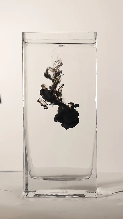 Black Ink in Water 動画素材 123478413