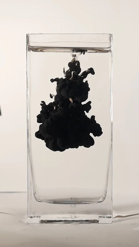Black Ink in Water 動画素材 123478436