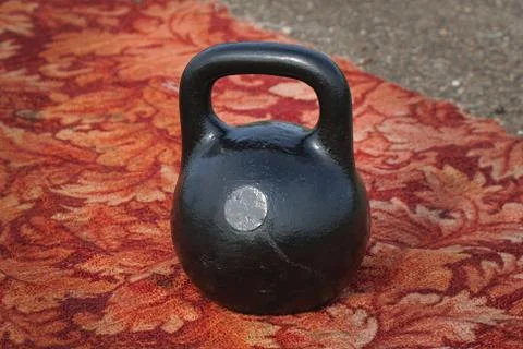 Black kettlebell with handle Stock-Fotos