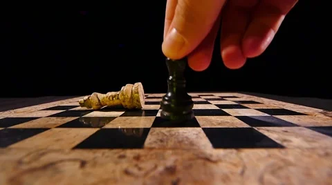 The black king throws down the white king 스톡 동영상 58420857