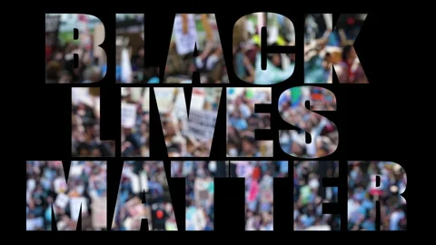 Black Lives Matter text. Protesters Crowd marching Rally. Racism, Equality. Vídeos de archivo 131981575