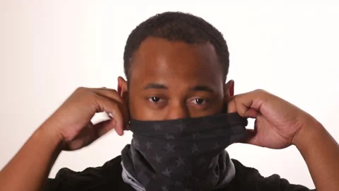 Black man adjusting neck gaiter. Stock Footage 137867933