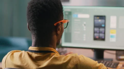 Black man developing smartphone app Video stock 162442796