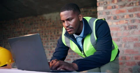 Black man, laptop and typing on construction site for architecture, inspection Vídeos de archivo 337034009